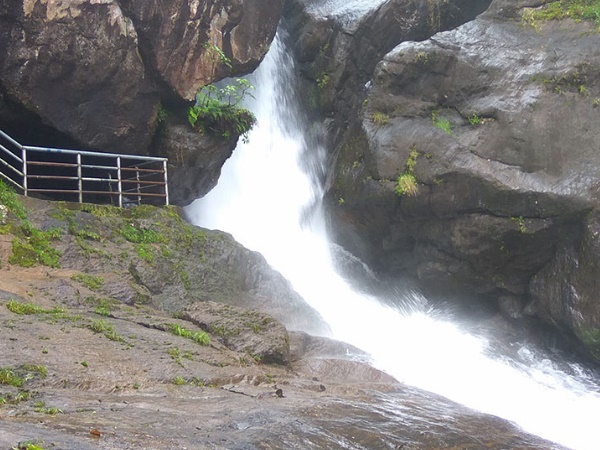 മീൻമുട്ടി വെള്ളച്ചാട്ടം
