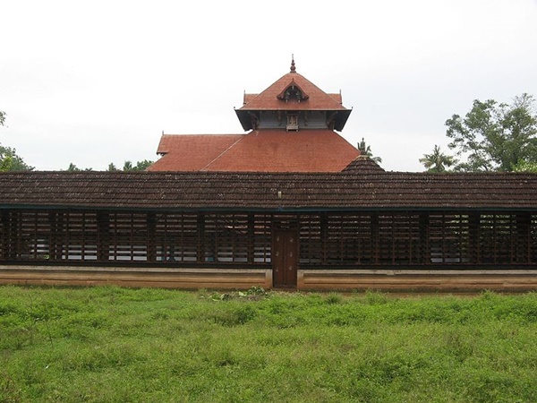 പറയിപെറ്റ പന്തീരു കുലവും അന്നമനട ക്ഷേത്രവും