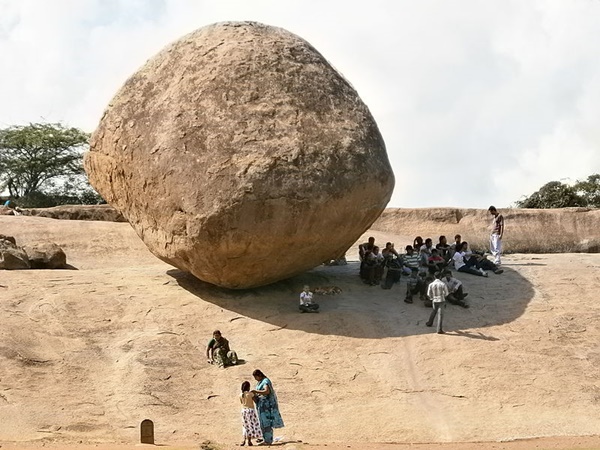 മഹാഹലിപുരത്തെ കൃഷ്ണന്റെ വെണ്ണപ്പാത്രം