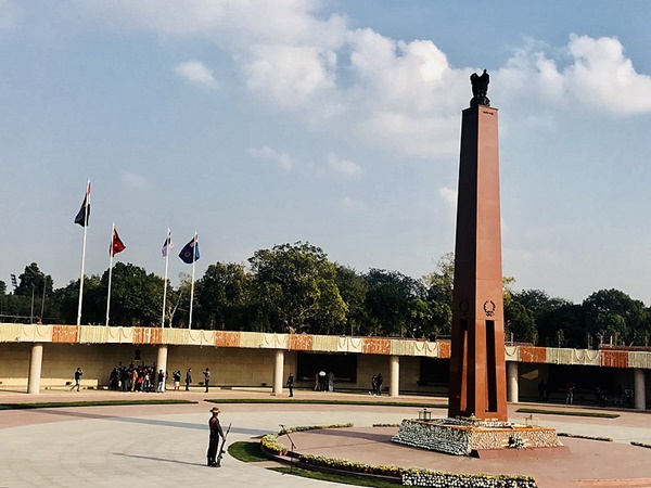176 കോടി രൂപ