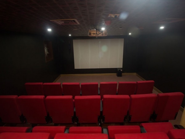 കുടുംബത്തോടൊപ്പം പോവാം