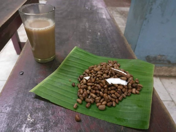 പയറും തേങ്ങാക്കൊത്തും
