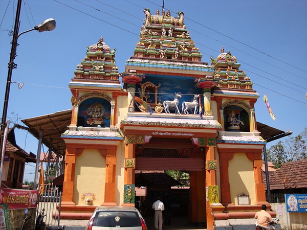 നിവേദ്യം കയ്യിലെടുത്തു തുറക്കുന്ന ക്ഷേത്രം