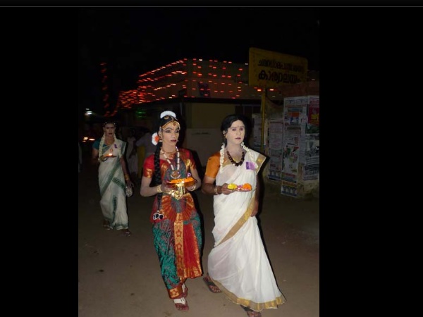 ആഗ്രഹ പൂർത്തീകരണത്തിന് സ്ത്രീ വേഷം