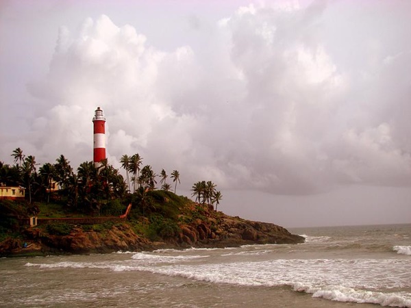 നഗരക്കാഴ്ചകൾക്കായി വിഴിഞ്ഞം ലൈറ്റ് ഹൗസ്