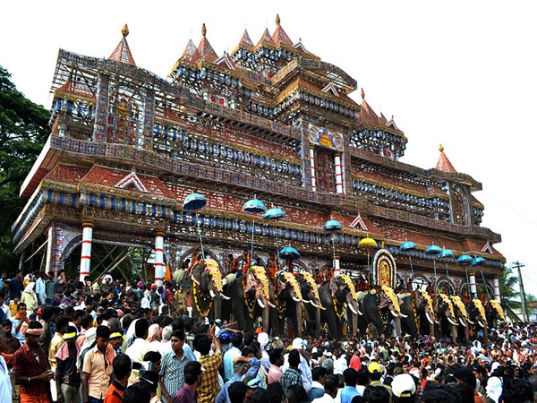 നെന്മാറ വല്ലങ്ങി വേല
