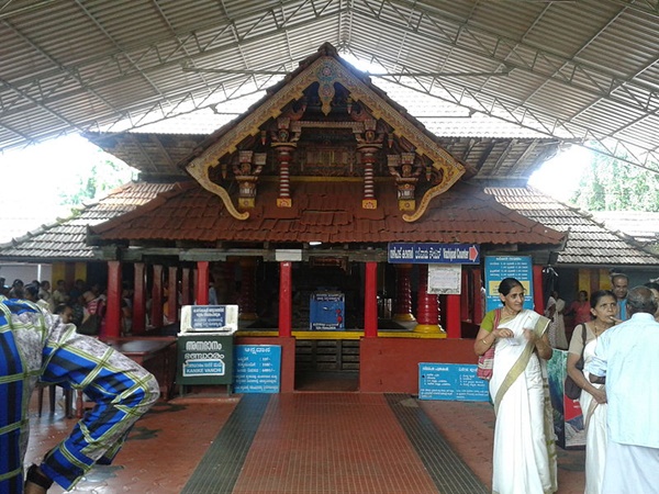 രാത്രി ദേവന്മാർ പൂജ നടത്തുന്ന ക്ഷേത്രം