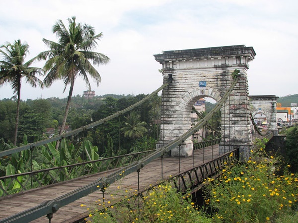 തേക്ക്തടി പാളങ്ങൾ