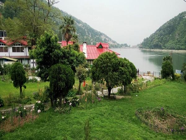 അപ്പര് മാളും ലോവർ മാളും