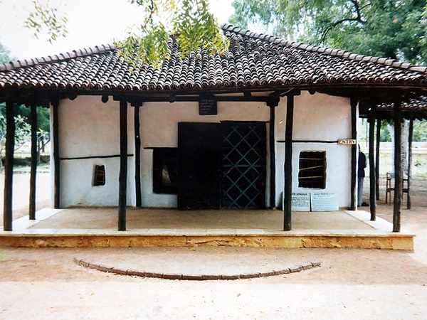 ചരിത്രം തേടിയെത്തുവാൻ