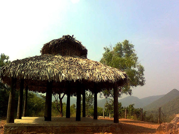 ദേശീയഗാനം വിവർത്തനം ചെയ്തയിടം