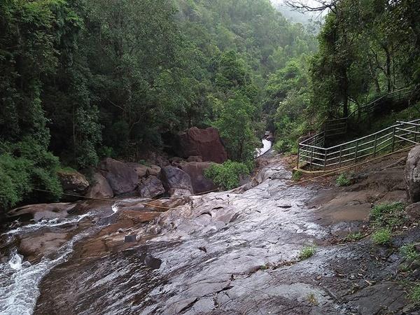 മീൻമുട്ടി വെള്ളച്ചാട്ടം