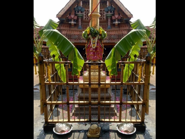 ഒറ്റ ശ്രീകോവിലിനുള്ളിലെ ദൈവങ്ങൾ