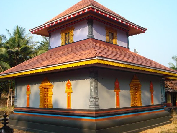 ചന്ദ്രക്കലകളുള്ള ശിവലിംഗം