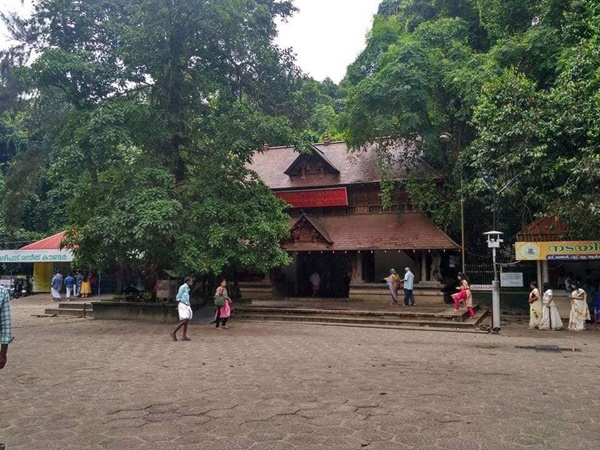 ദാരികനെ വധിച്ച ഉഗ്രമൂർത്തി