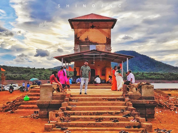 മാറ്റി നിർമ്മിച്ച ക്ഷേത്രങ്ങൾ