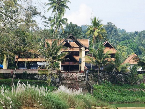 പാഴൂർ പെരുംതൃക്കോവിൽ ശ്രീമഹാദേവ ക്ഷേത്രം