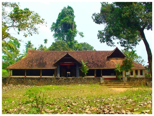 സുന്ദരികളായ യക്ഷികൾ നടന്നിരുന്ന വഴികളിലൂടെ....