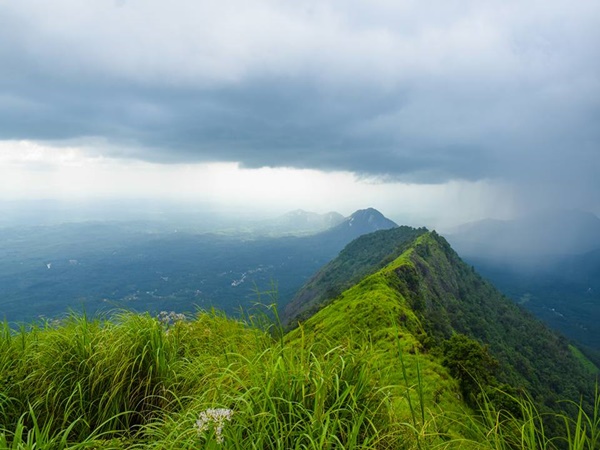 ചൂളം വിളിച്ചെത്തുന്ന കാറ്റിന്റെ നാട്