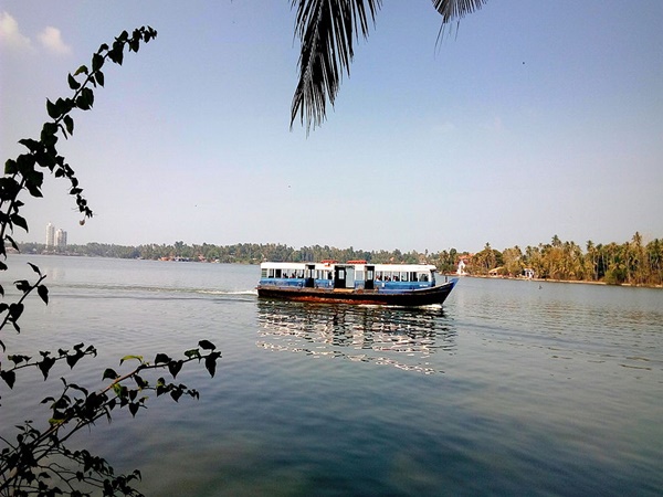 കൊല്ലത്തു നിന്നും തുടങ്ങുമ്പോൾ