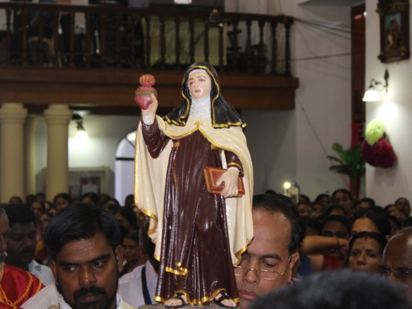 ദേവാലയത്തിനുള്ളിൽ