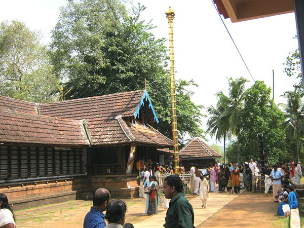 അങ്ങാടിപ്പുറം തിരുമാന്ധാംകുന്ന് ഭഗവതിക്ഷേത്രം