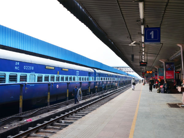 ആദ്യ ഘട്ടം പത്തു ട്രെയിനുകൾ