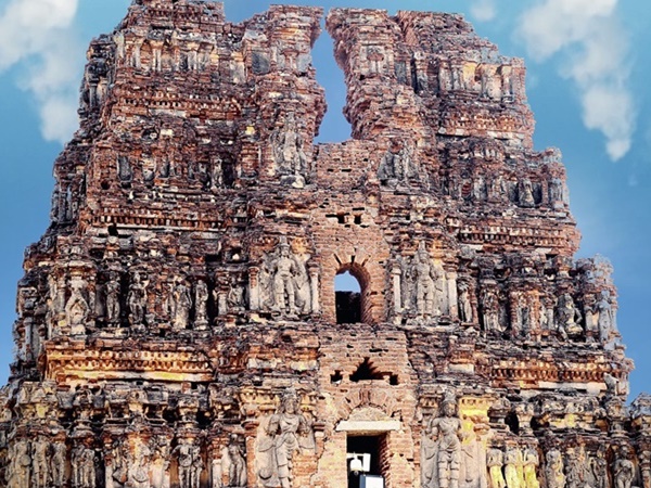 വിറ്റാല ക്ഷേത്രവും കിംഗ്സ് ബാലൻസും
