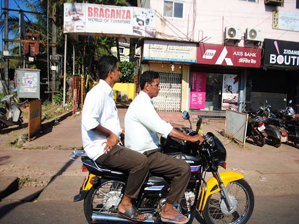 ടൂ വീലർ ടാക്സി