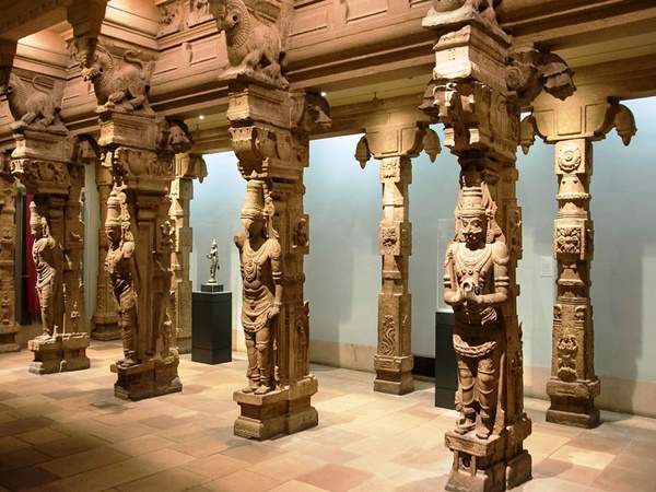 ഗൈഡിനൊപ്പം