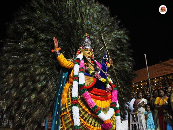 പ്രവേശനം 10ല് താഴെയുള്ള പെൺകുട്ടികൾക്കു മാത്രം