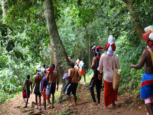 എരുമേലിയിൽ നിന്നും പേരൂർ തോടിലേക്ക്