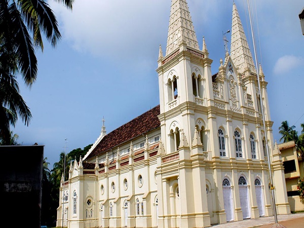 സാന്താ ക്രൂസ് ബസലിക്ക ഫീസ്റ്റ്