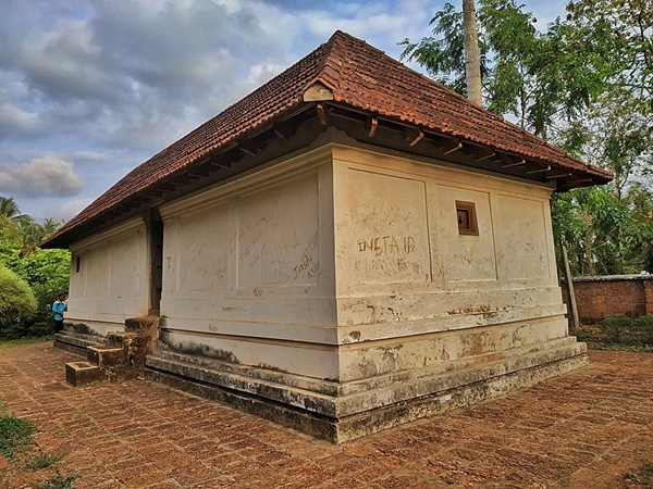 ചന്ത്രത്തിൽ ചന്തുണ്ണി