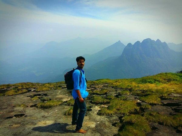 ജീവൻ പണയംവെച്ചുള്ള യാത്ര