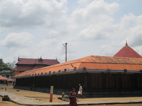 പമ്പയുടെ പടിഞ്ഞാറേക്കരയിൽ