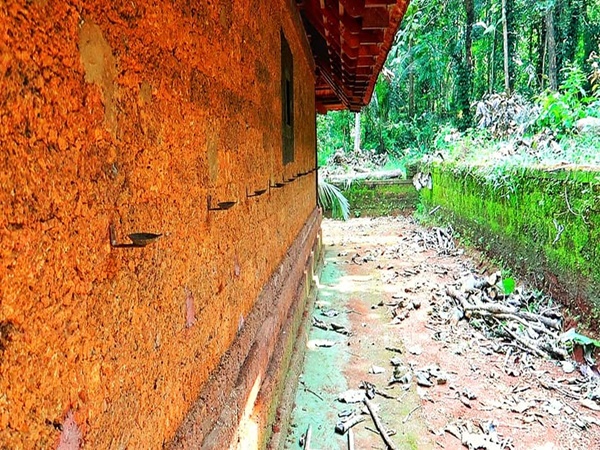 പുതുമന പണിക്കരുടെ ചരിത്രം