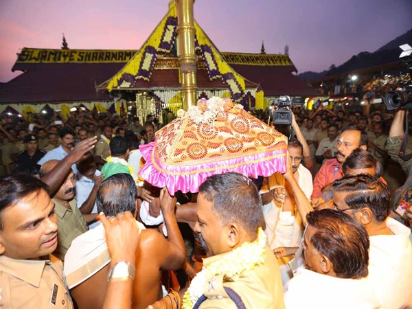 പന്തളത്തു നിന്നും തുടങ്ങി
