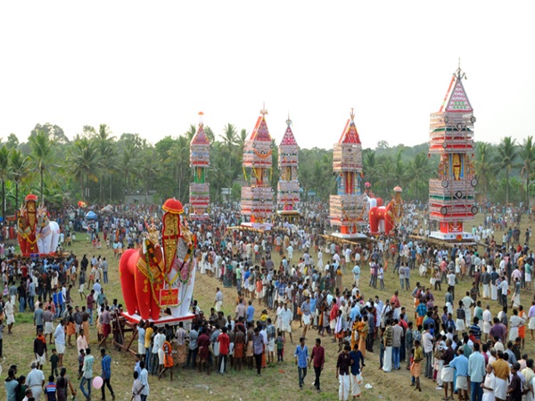 ക്ഷേത്രത്തിൽ എത്തിച്ചേരുവാൻ
