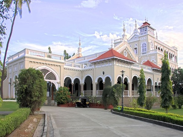 ആഖാ ഖാൻ പാലസ്