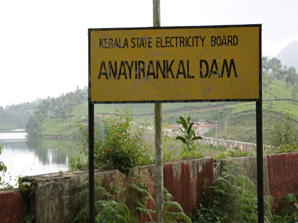 കുമളി-മൂന്നാർ പാതയിൽ