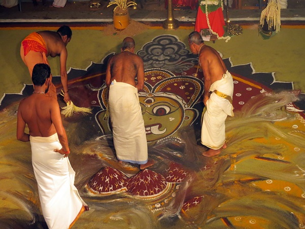 എട്ട് ഏക്കറിനുള്ളിലെ ക്ഷേത്രം