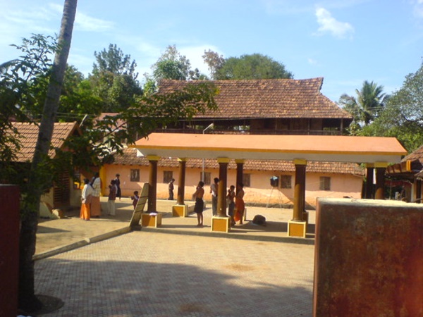 പന്തളം കൊട്ടാരത്തിനുള്ളിൽ