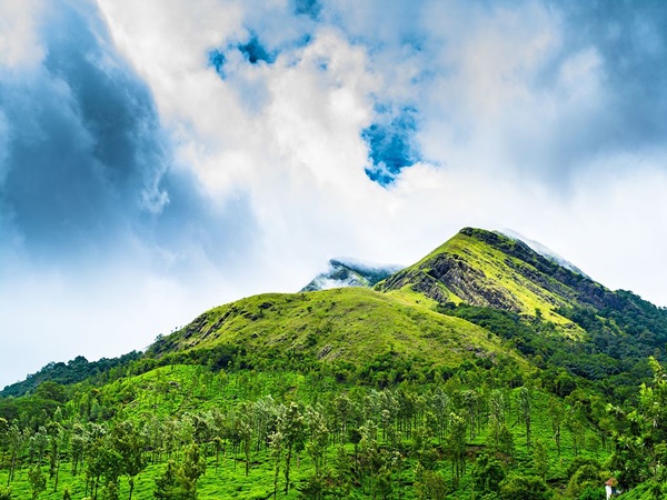 ഇടങ്ങൾ ഒരുപാട്