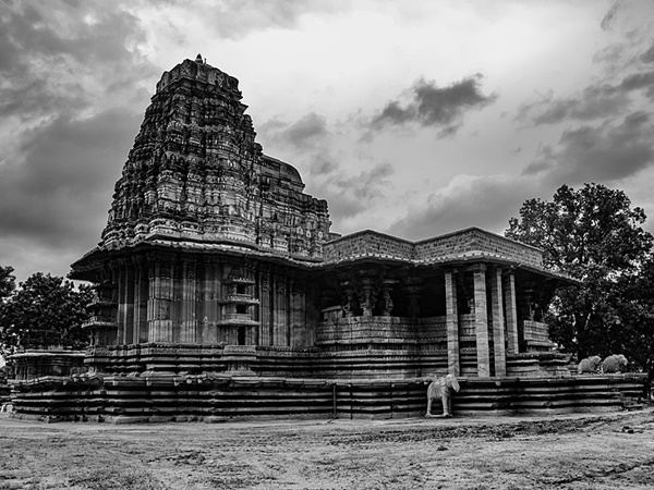 ക്ഷേത്രങ്ങൾക്കിടയിലെ താരം
