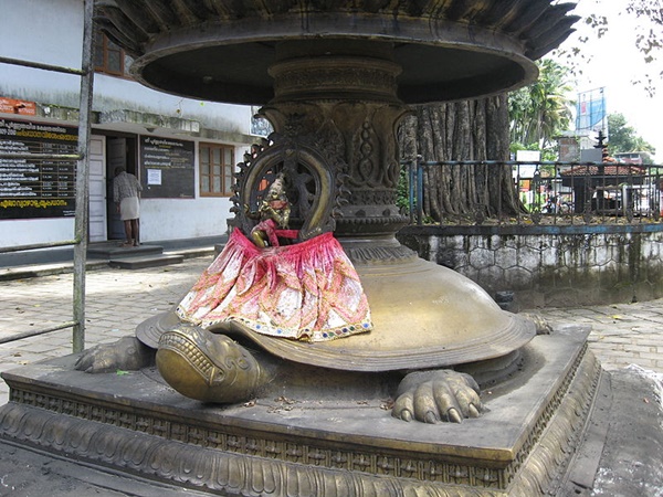 പൂർണ്ണത്രയീശനെന്നാൽ