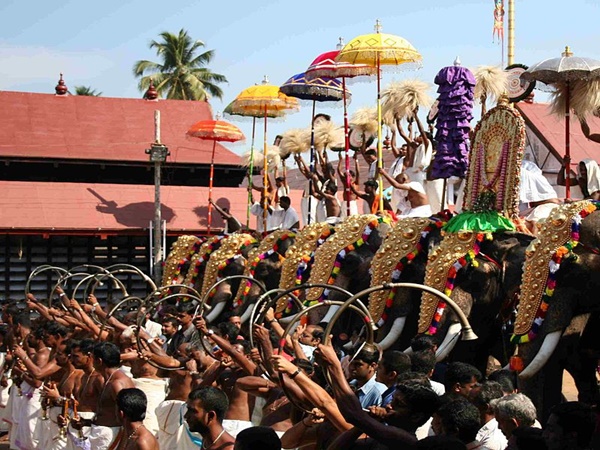 കോൺക്രീറ്റിൽ നിർമ്മിച്ച ക്ഷേത്രം