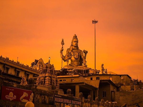 കാശിനാഥന്റെ ശിവപ്രതിമ