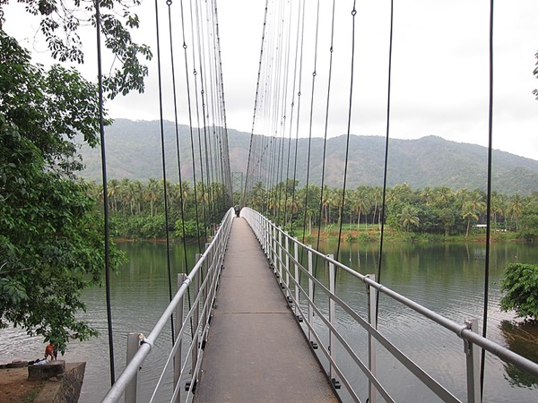 കേരളത്തിലെ ഏറ്റവും നീളംകൂടിയ പാലം