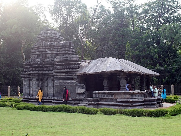 കാടിനുള്ളില്